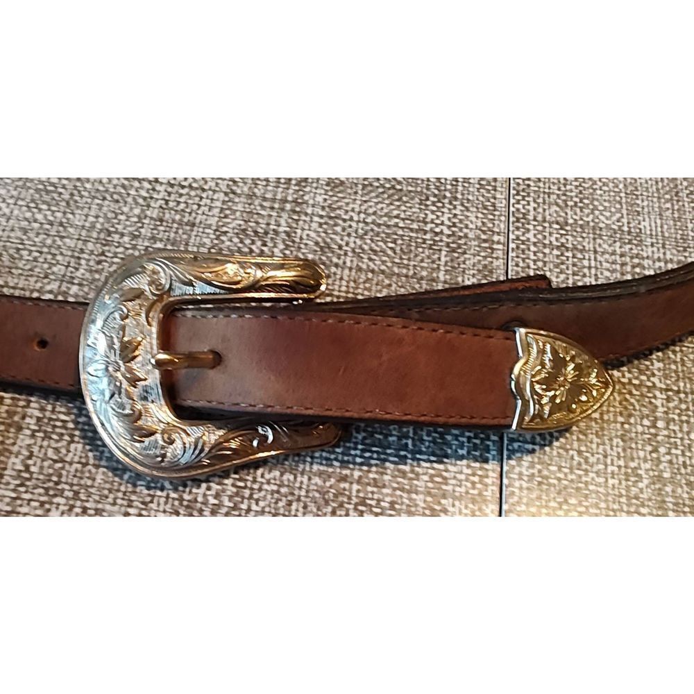 USA LEATHER BELT 3-D Belt 300 Size 34 Silver Tone buckle Floral design